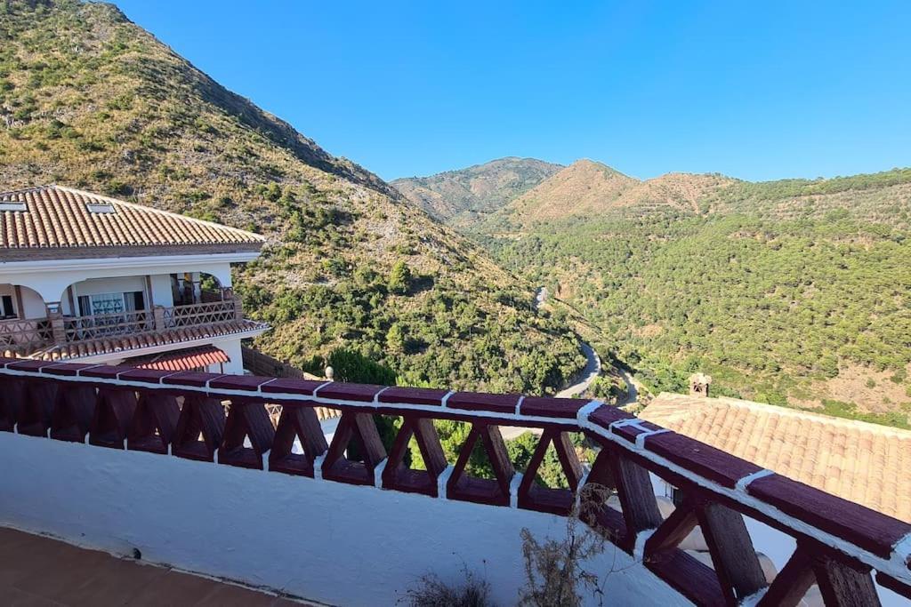Atico Con Vistas Mar Y Montana Apartment Ojen Exterior photo